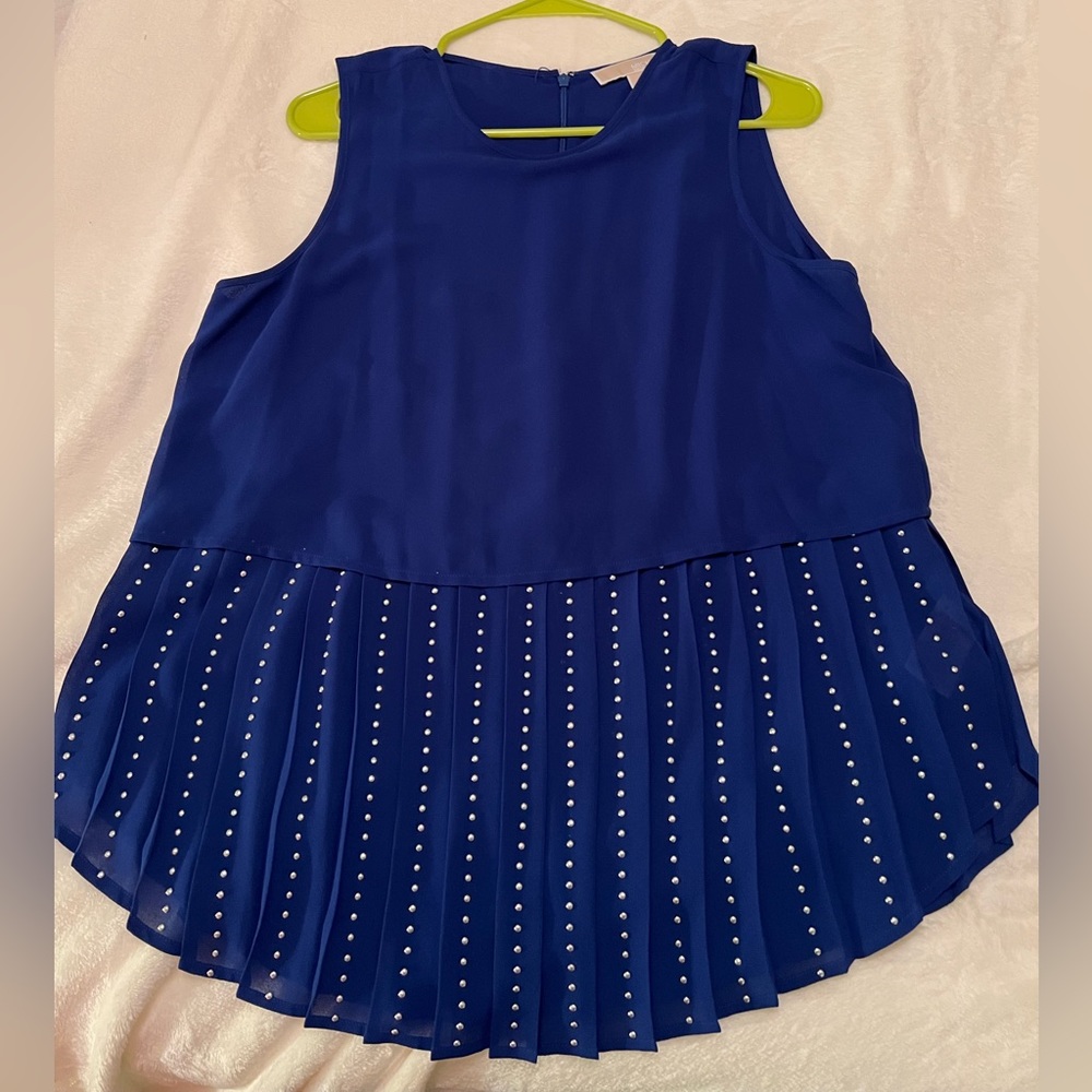 Blue sleeveless blouse.